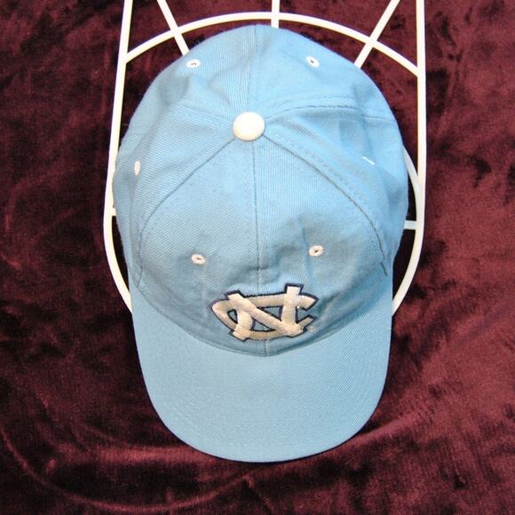 North Carolina Tar Heels  Blue & White Fitted Hat Size: 7 1/8 - Picture 4 of 10